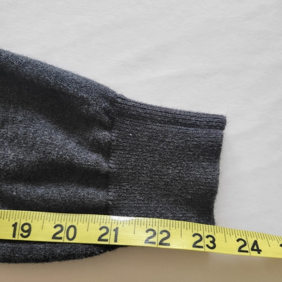 Greg Norman Sweater. - Picture 8 of 9